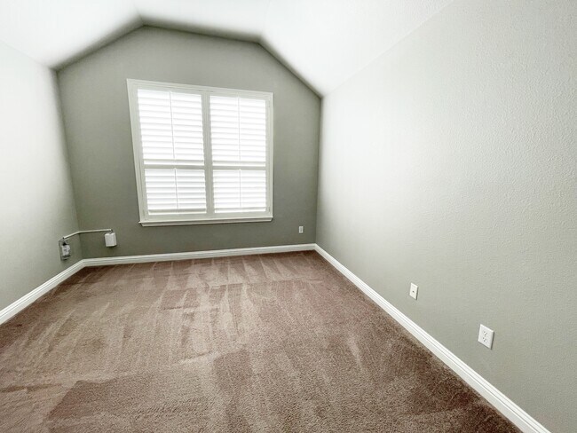 Building Photo - 6620 Estana Ln