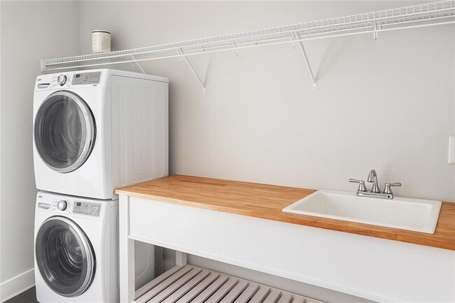 Building Photo - 2231 Cavanaugh Ave SE