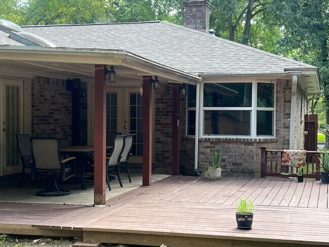 Building Photo - 5 Deerfoot Ct