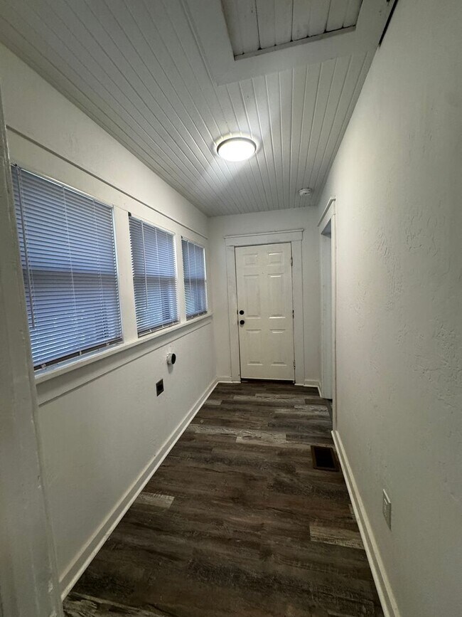 Building Photo - Adorable home located near Amarillo College 3/1/1