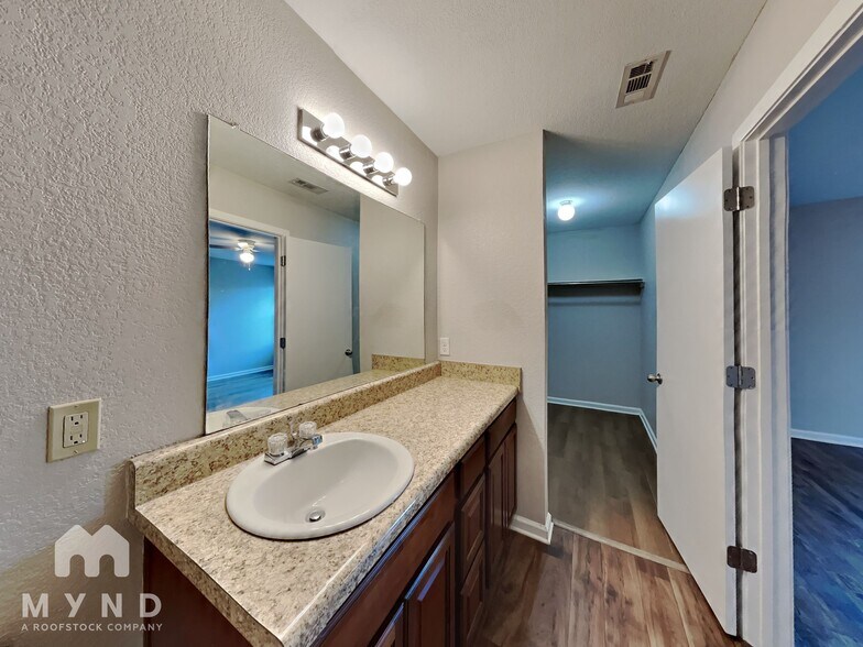 Building Photo - 206 Palm St