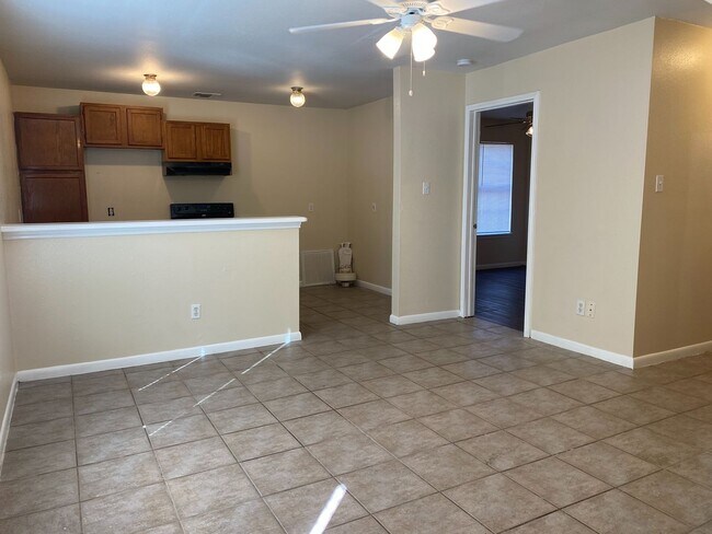 Building Photo - 7545 Windsor Oaks