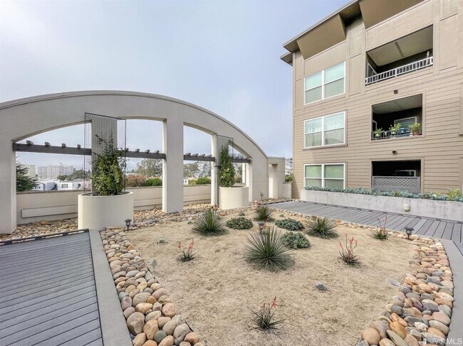 Building Photo - 1BD/1BA Condo at Oceanview Village - Close...