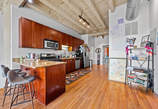 Building Photo - 809 E 40th St