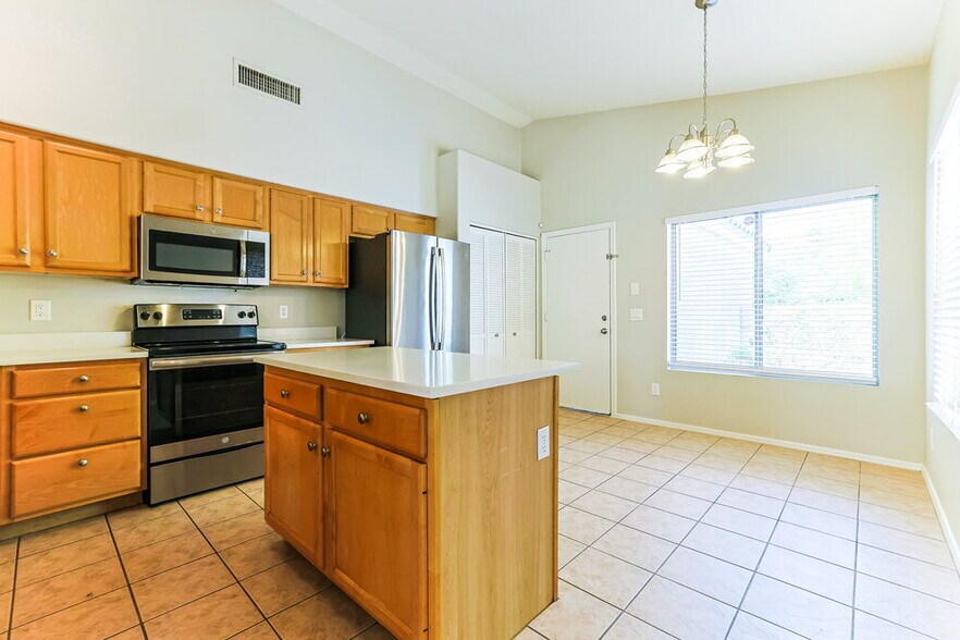 Building Photo - 1051 N San Benito Dr