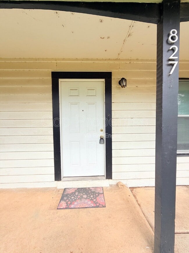 Building Photo - 827 Dunwoodie Dr
