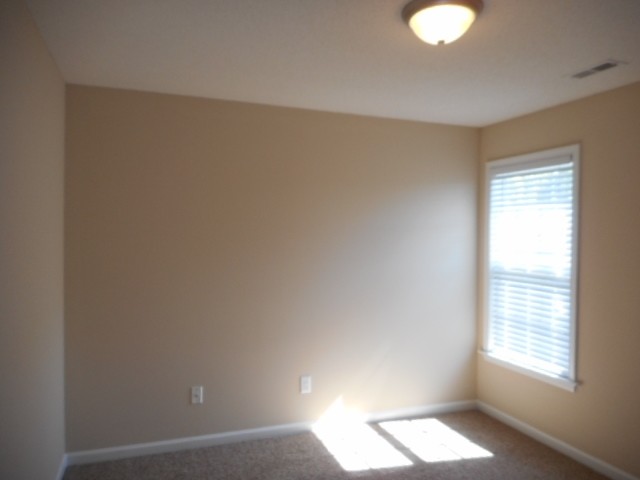Building Photo - 204 Falcon Rd