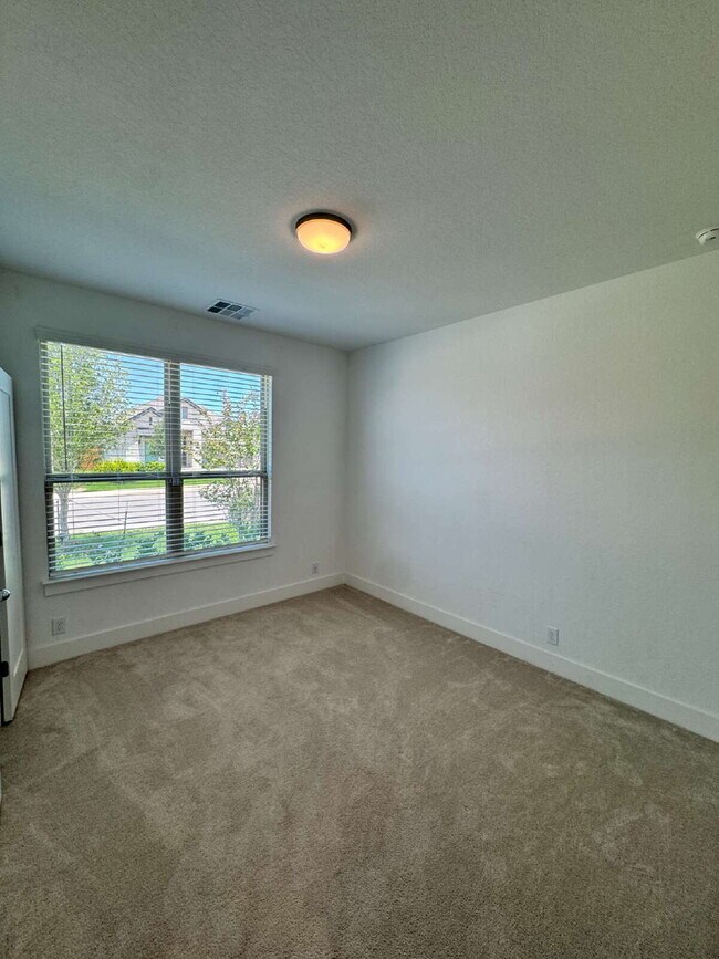 Building Photo - "Charming 4-Bed, 3-Bath Home in Castrovill...
