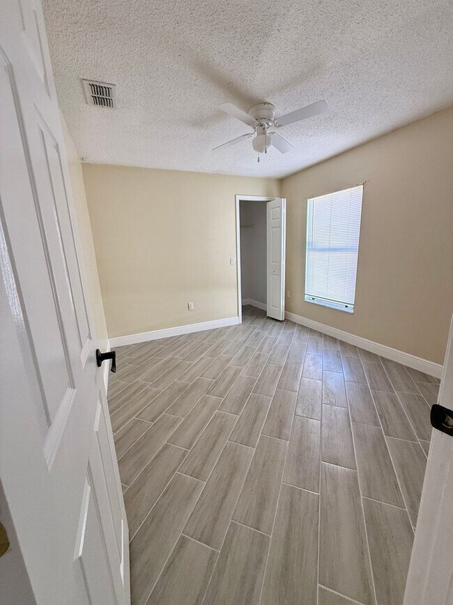 Building Photo - ?North Lakeland Gem – Private Single-Famil...