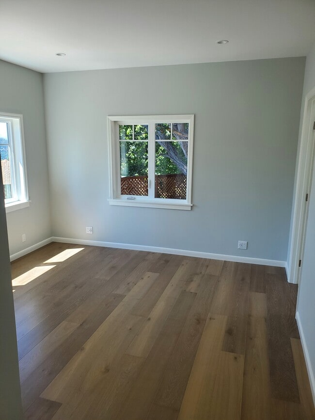 Building Photo - 54 Stratford Rd