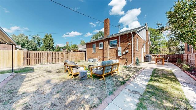 Building Photo - 1325 Dahlia St