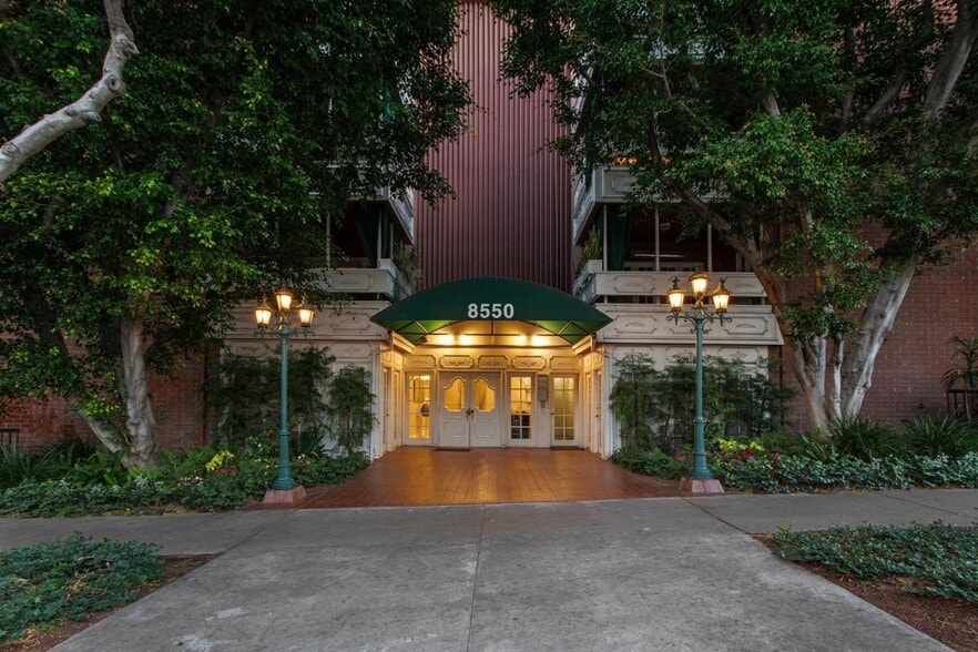 Condo Front - 8550 Holloway Dr