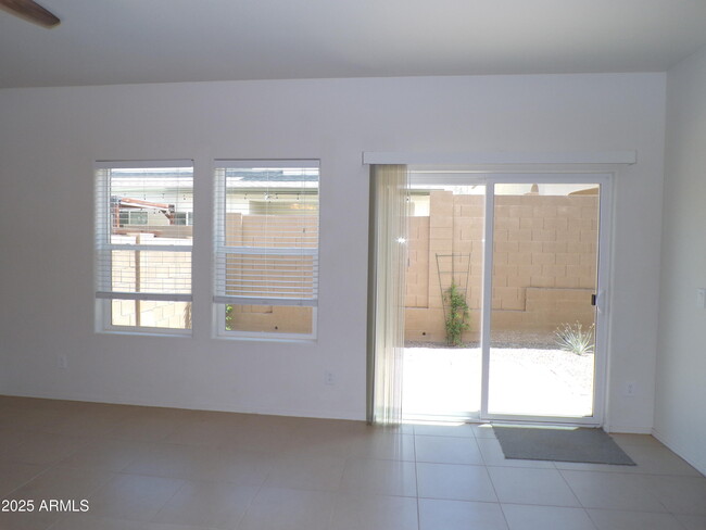 Building Photo - 621 Haynes Dr
