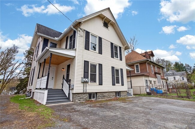 Building Photo - 36 Cedar St