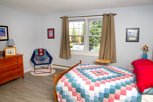 Bedroom - 43 Hadley Village Rd