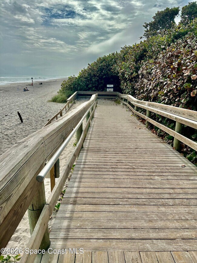 Building Photo - 335 Paradise Blvd