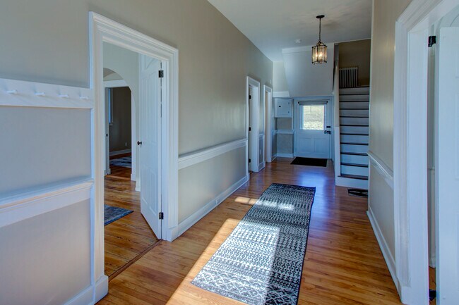 Building Photo - 796 Long Ln