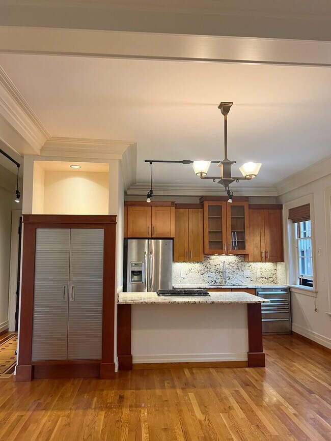 Interior Photo - 1149 Delaware Ave