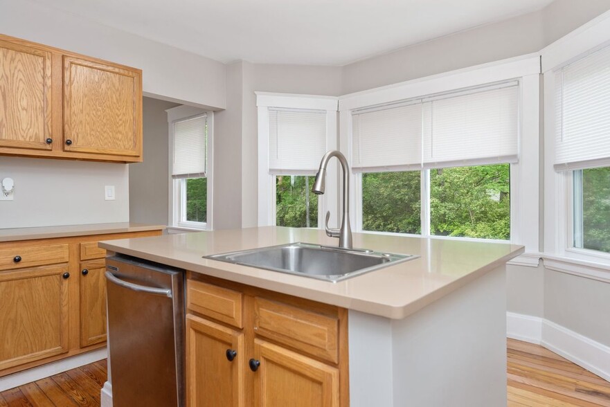 Building Photo - 6717 E Ledge St