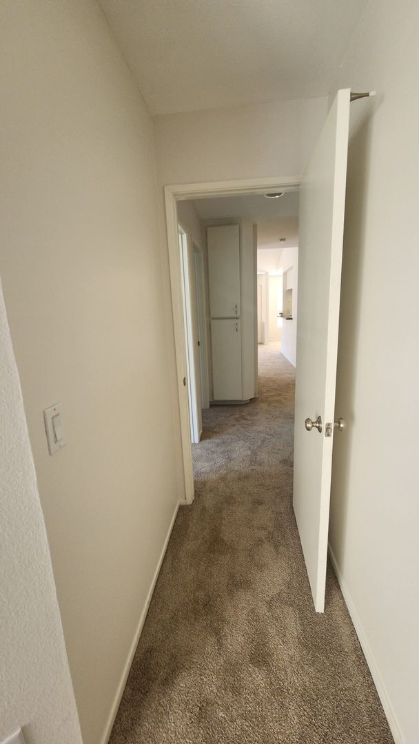 Building Photo - 2 Bedroom, 2 Bath Condo in Eastlake Shores