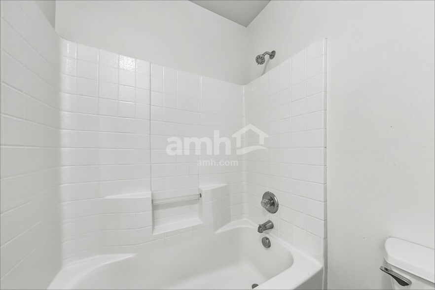 Building Photo - 4000 Hidden Meadow Ct