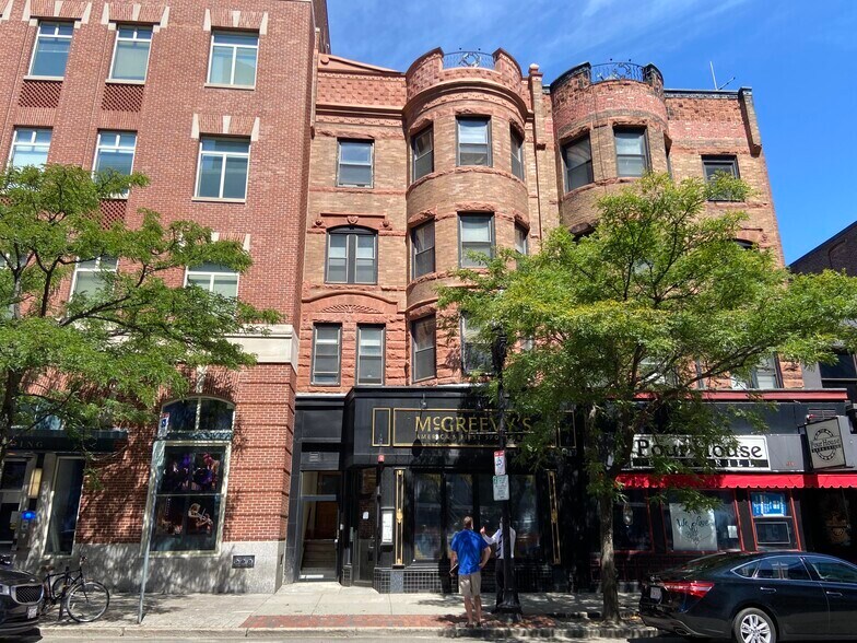 Building Photo - 913 Boylston St