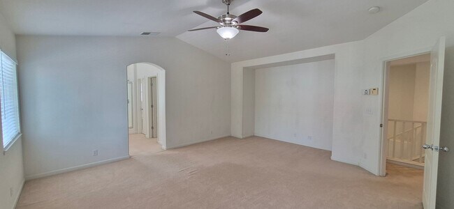 Building Photo - 2080 Mariposa Dr