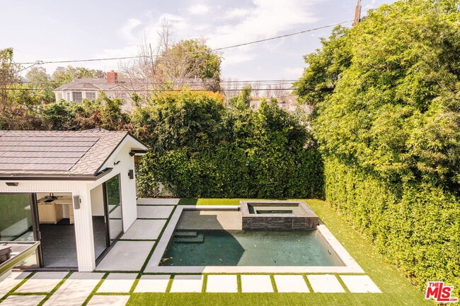 Building Photo - 4087 Kraft Ave