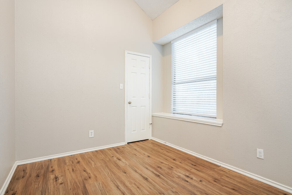 Building Photo - 1307 Jasmine Dr