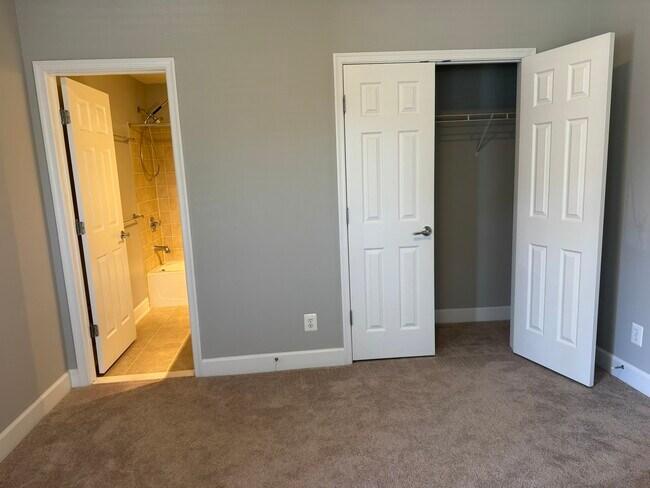 Building Photo - 14828 Potomac Branch Dr