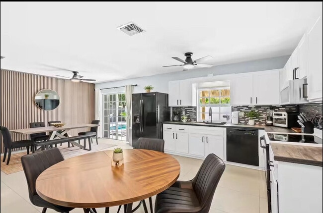 Building Photo - 304 SE 4th St