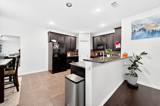 Building Photo - Well-Maintained Home in Irving – Convenient Location & Comfortable Living