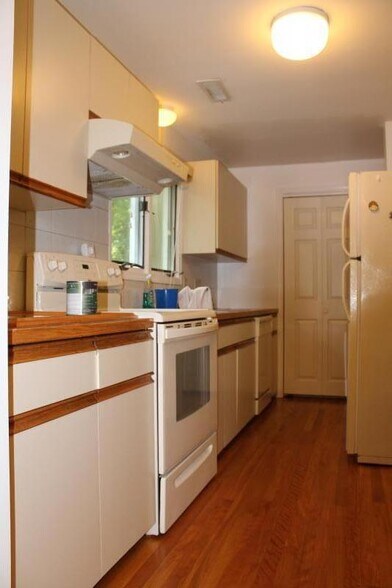 Building Photo - 50 Undine Rd