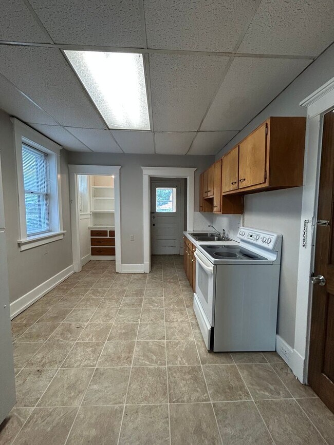 Building Photo - 2419 Poppleton Ave
