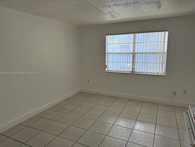 Building Photo - 17255 SW 95th Ave