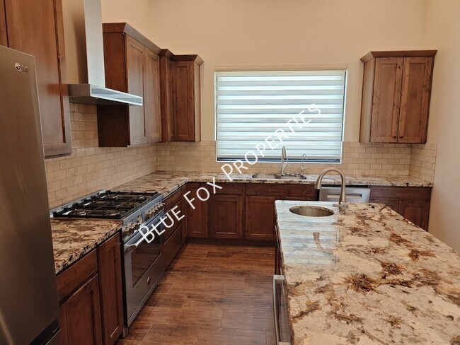 Building Photo - 13037 N Red Quail Pl
