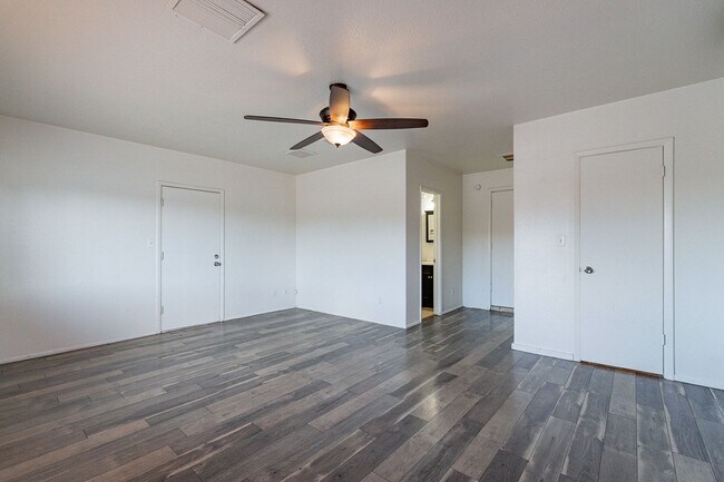 Building Photo - 4501 W Cinnabar Ave