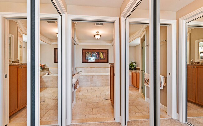 Building Photo - 3-bedroom, 2.5-bath unit | Kai Malu