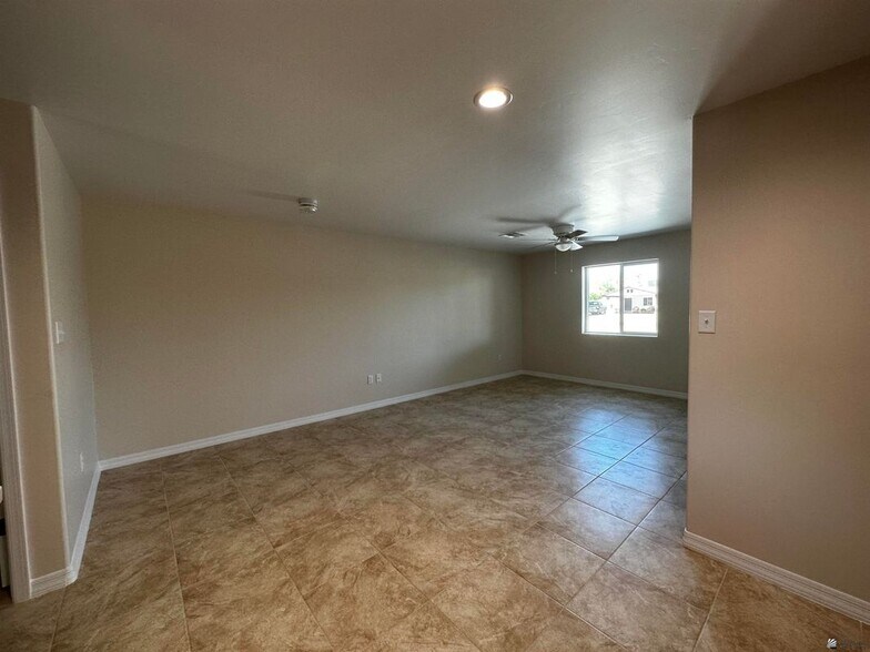Building Photo - 436 S 17th Ave