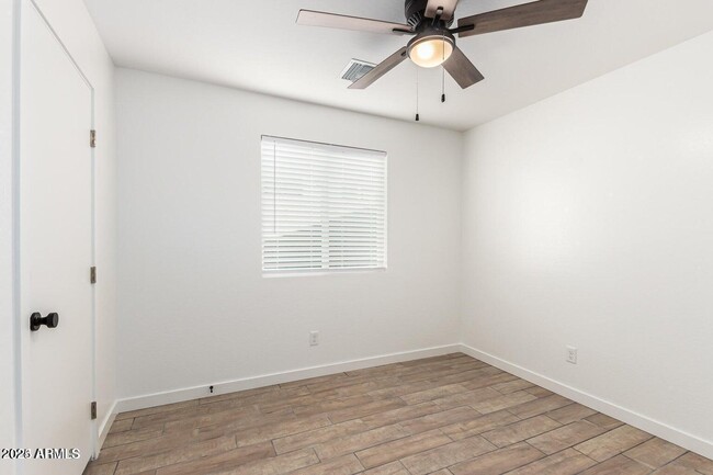 Building Photo - 511 S 98th Way
