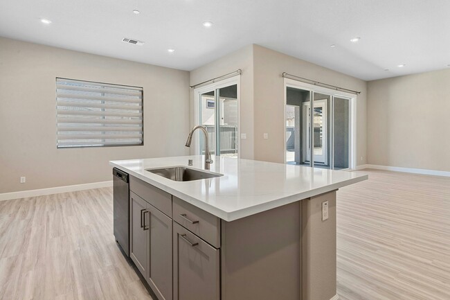 Building Photo - 2104 Day Lily Ave