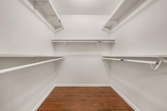 Building Photo - 1003 Minda Dr