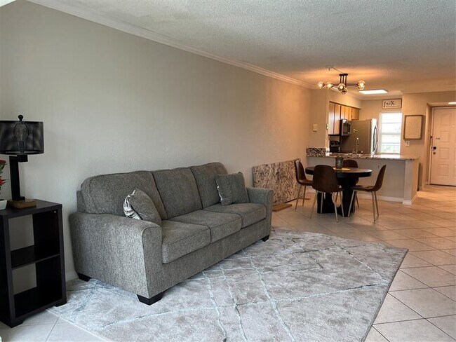 Building Photo - 2220 N Cypress Bend Dr