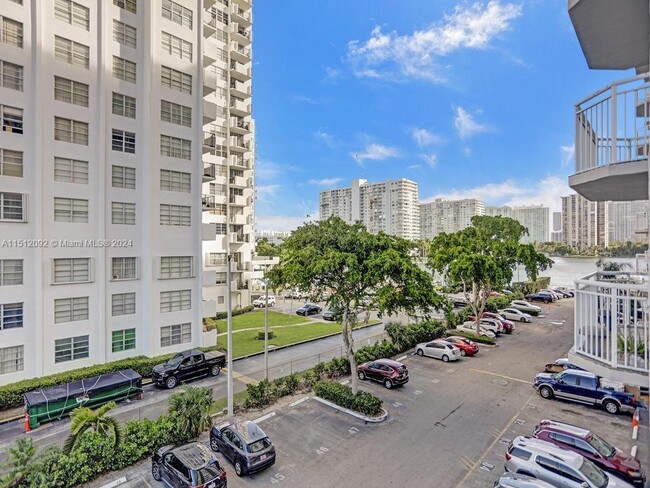 Building Photo - 18051 Biscayne Blvd