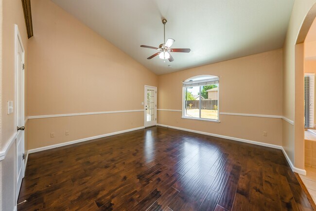 Building Photo - 5857 W Millbrae Ave