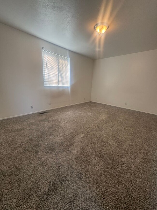 Building Photo - Beautiful Taylorsville Home for rent!