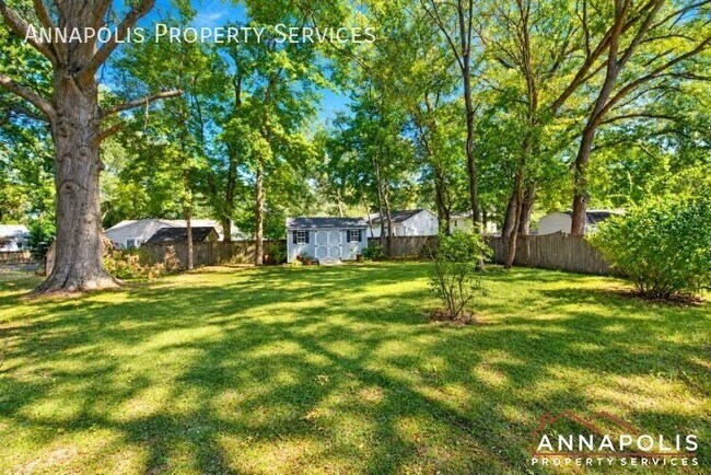 Building Photo - 1204 Breitwert Ave