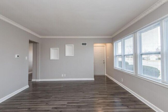 Building Photo - Brick Ranch Single Family Home