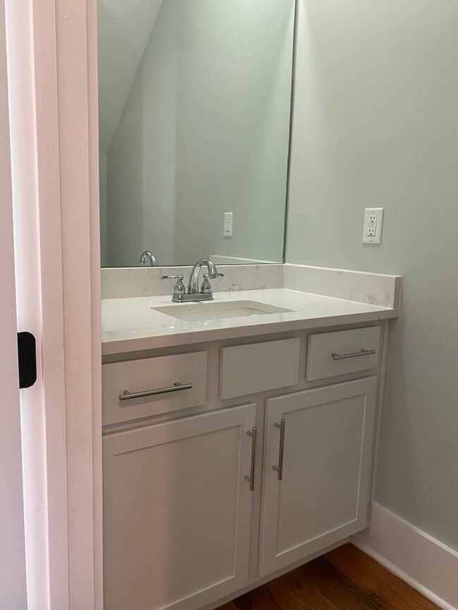 Building Photo - Newer Contruction - 3 Bed 3.5 Bath 3 Stories!