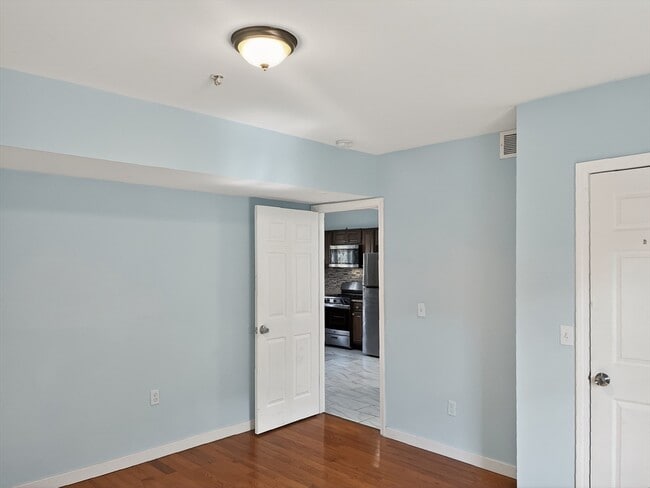 Building Photo - 247 Pilgrim Ave